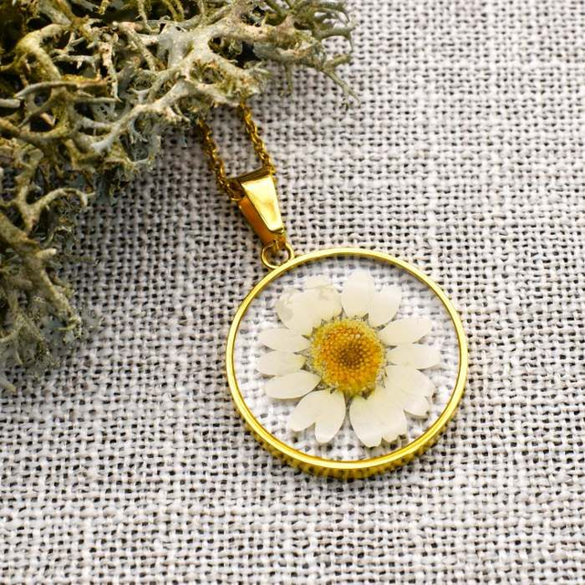 Round Daisy necklace