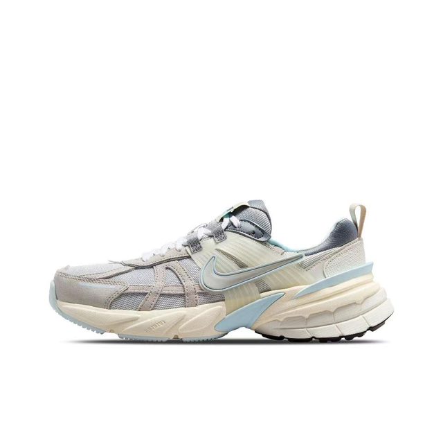 Nike V2K Run (Vendu sans la boîte )