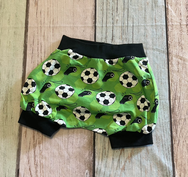 Sommershort, Größe 92, Fußball grün