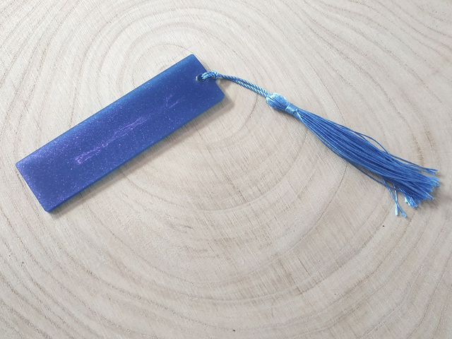 Marque page entre bleu et violet