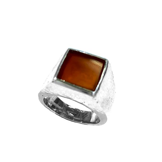 Anello in argento con pietra