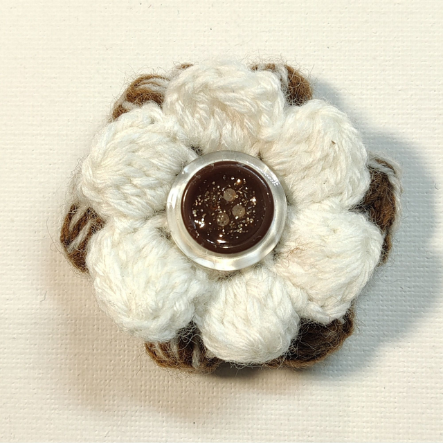Barrette fleur double chocolat blanc crochet bouton nacré chocolat pince plate