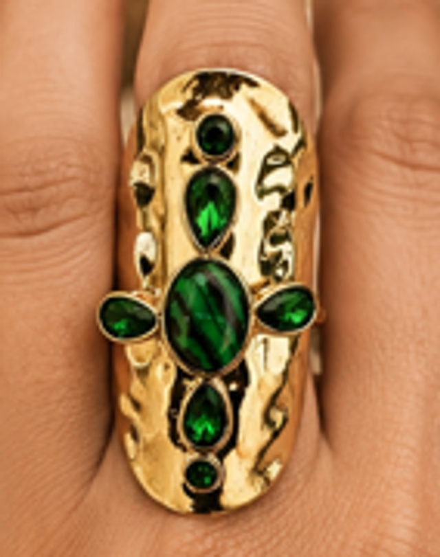Bague dorée pierres vertes