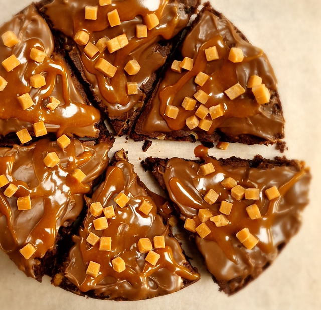 Chocolate fudge brownie (whole 7&quot;) (GFA)