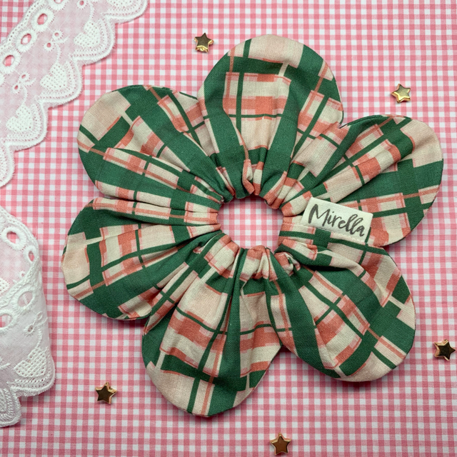 Retro Check Flower Scrunchie 