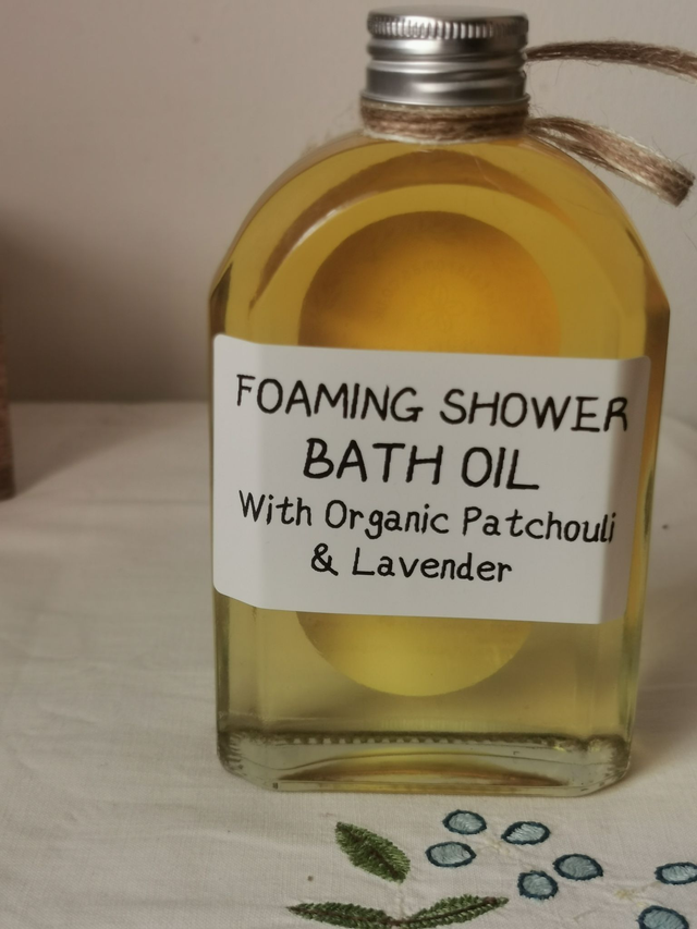 Foaming Shower/Bath Oil  - Organic Lavender &amp; Patchouli     250ml