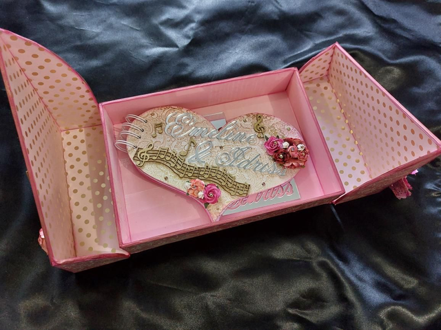 Livre d&#039;or Avec boîte fait main Personnalisé