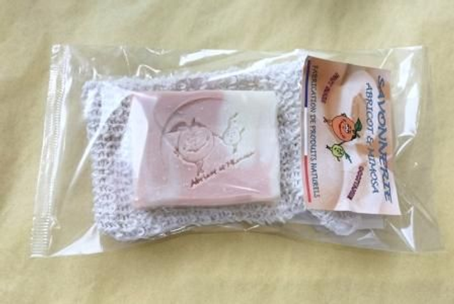 Savon et sa pochette en sisal