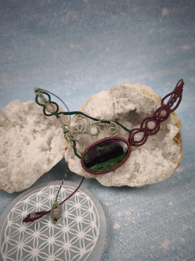 Collier asymétrique bicolore zoïsite rubis