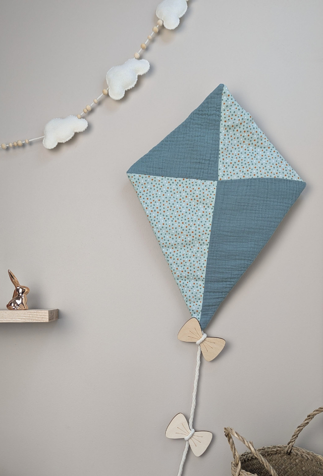 Décoration cerf-volant - vert d&#039;eau et pois colorés