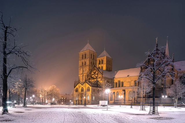 Dom im Schnee