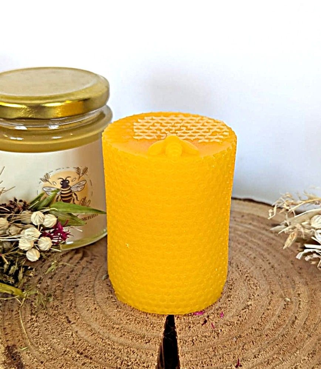 Bees Wax Candle - round with small bee