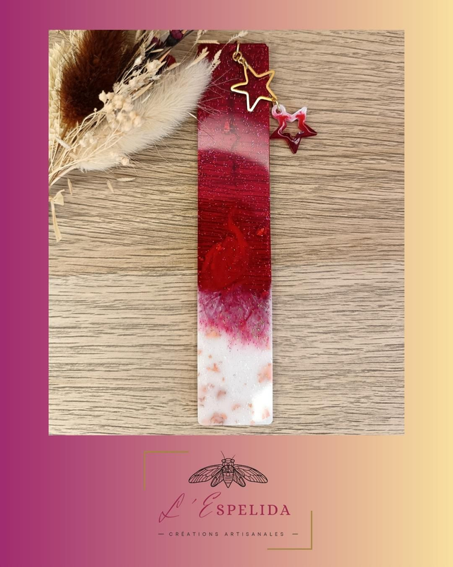 Marque pages rouge, blanc laiteux, feuilles or rose et breloques