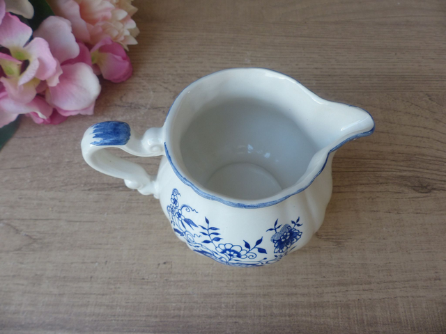Ancien pot à lait en faïence – Sarraguemines modèle Lancaster – Décor fleurs bleues – Crémier vintage français - Décoration pour cuisine