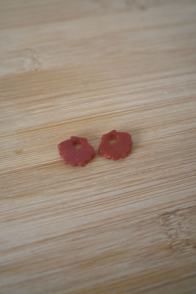 Petites pampilles coquillages rouges foncés