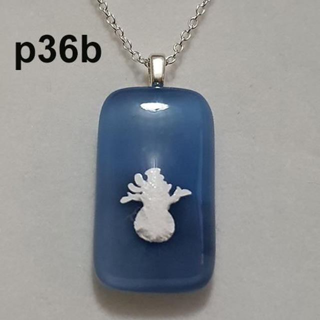 White snowman on blue glass pendant &amp; chain p36b