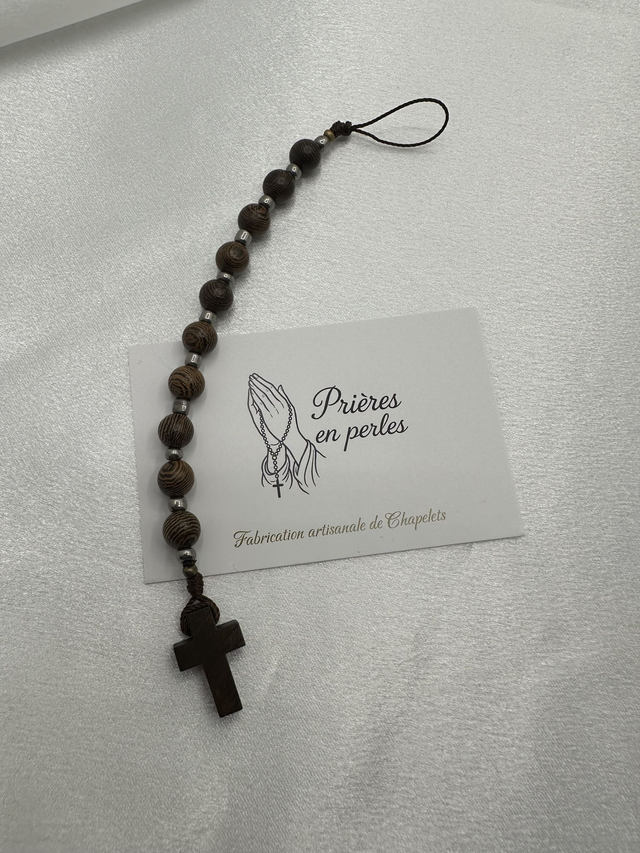 Accessoire de téléphone en bois de teck nervuré – Croix bois & perles naturelles