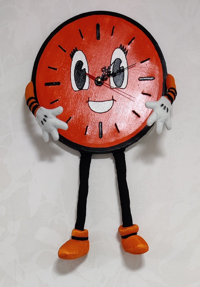 Toile brodée horloge Miss Minutes (Série Loki)