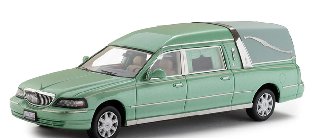 Lincoln Town Car Here by Eagle Coach Co. Esval 1:43