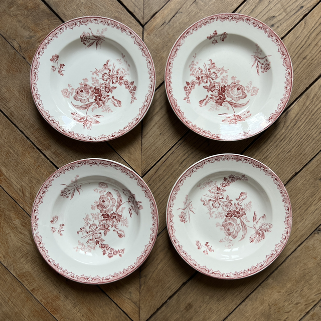 4 assiettes en terre de fer Sarreguemines decor Fontanges