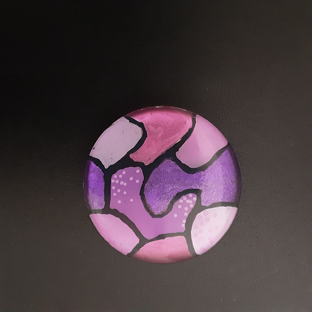 Broche ronde collection vitrail-camaïeu de violine