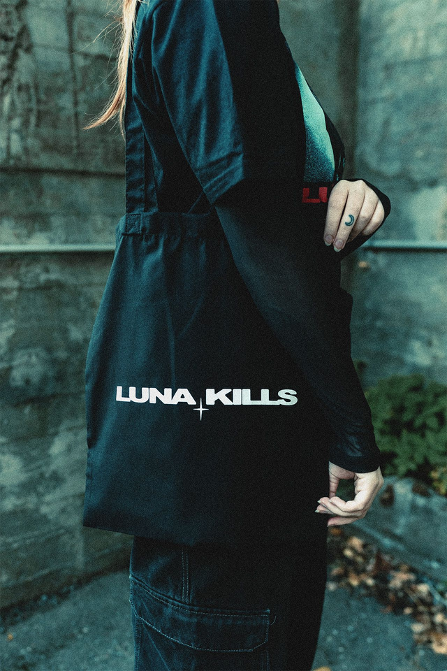 Tote &quot;LUNA KILLS&quot;