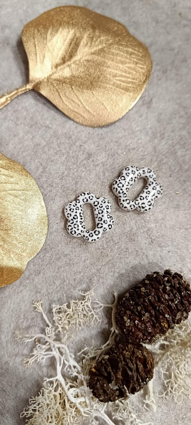 Flora - léopard noir