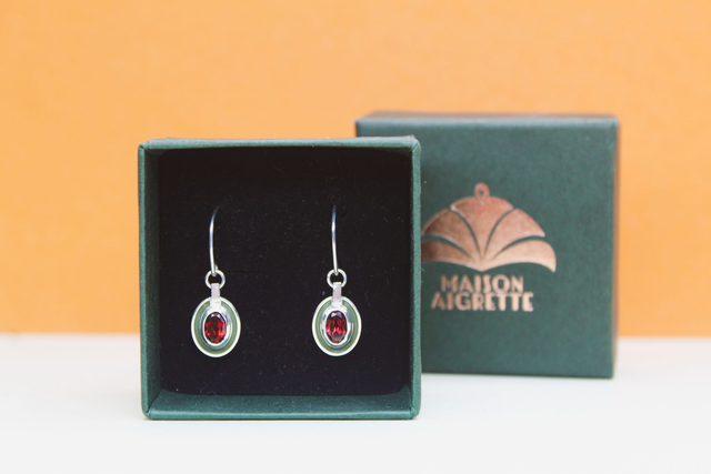 Boucles d'oreille émaillées Tamara | Grenats