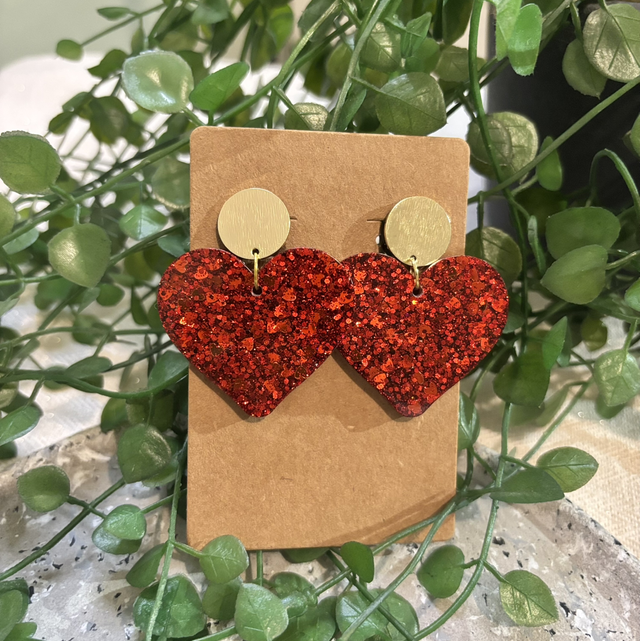 Boucles d’oreilles résine cœur rouge et doré