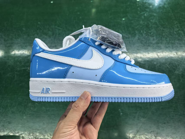 Nike Air Force 1   (Vendu sans la boîte )