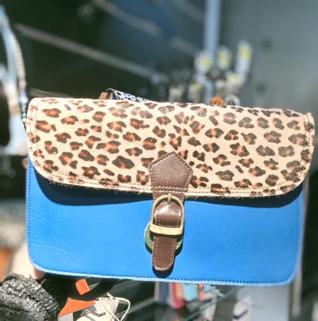 Mala em pele colorida 