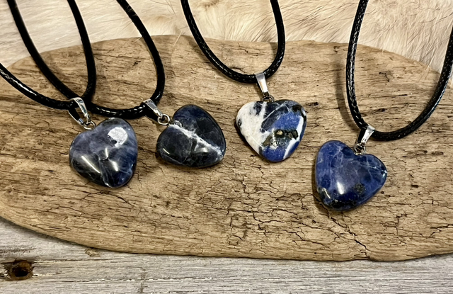 Sodaliitti-Unelmat  sydän kiviriipus 