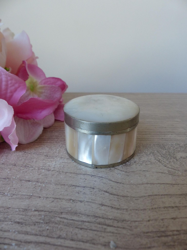 Boite à bijoux ronde en nacre métal couleur argent, pilulier coquillage, boite à bijoux vintage, boite à bagues alliances, tabatière, cadeau