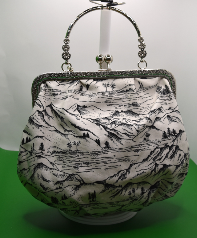 Tasche mit Berg Motiv als Umhängetasche oder Bügeltasche