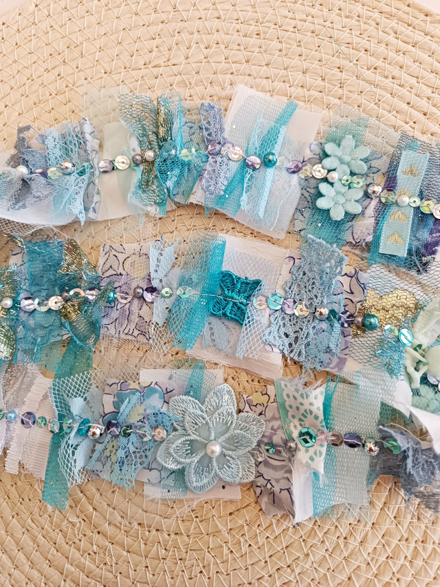 Ruban faits mains, cousu de strass / perles / sequins - tons bleus