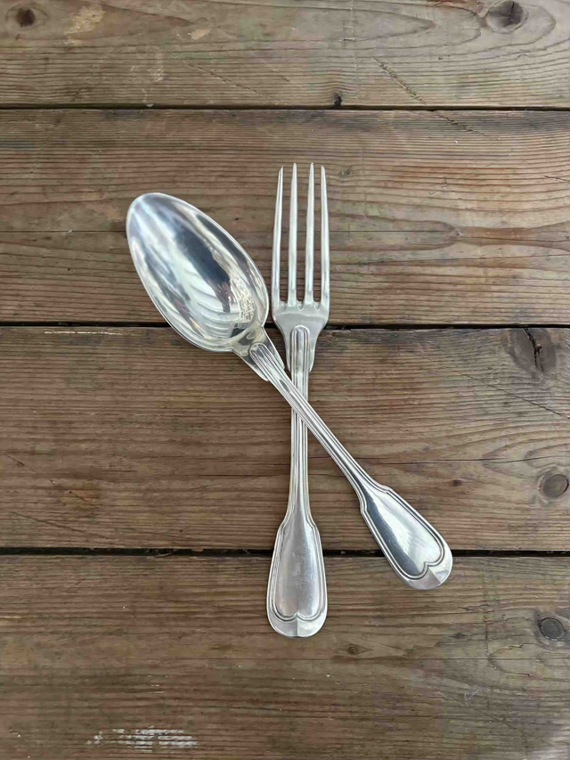 Deux couverts de service en métal argenté / Silver plated big spoon and fork