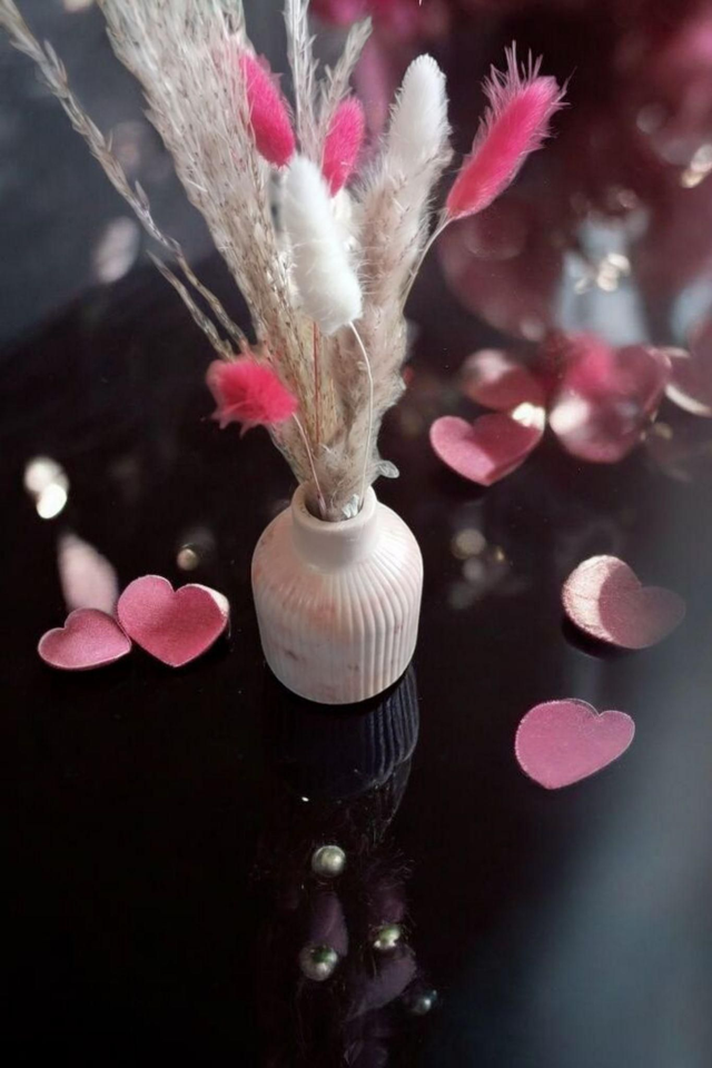 Petit vase idéal pour fleurs séchées artisanal en plâtre de Paris, unique et personnalisable