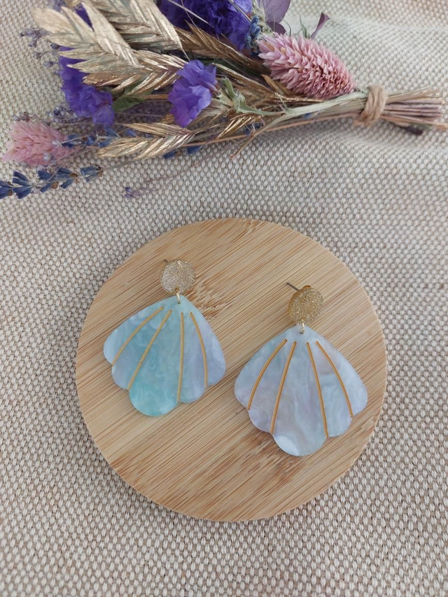 Boucles d&#039;oreilles Nérina bleu rose clous doré 