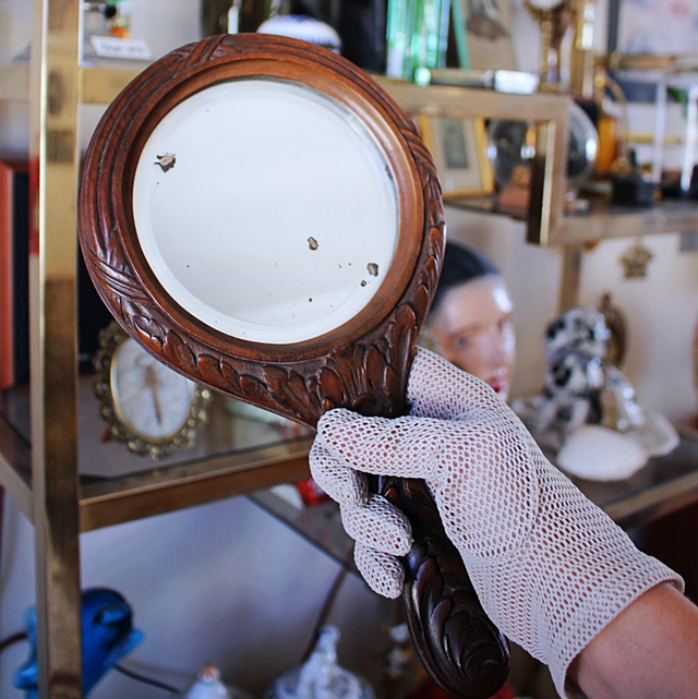 Miroir en bois sculpté 