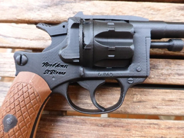 Révolver d’Ordonnance Modèle 1892 Français (14–18 / 39–45) – Reproduction factice