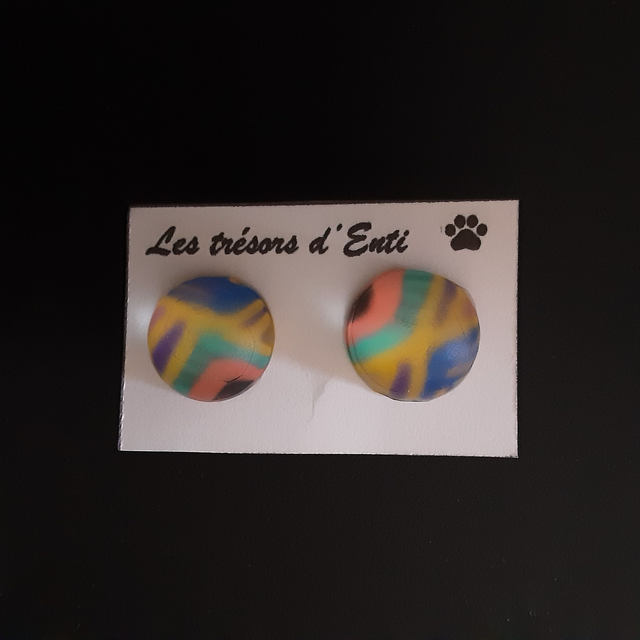 Boucle d&#039;oreille clou motif ethnique