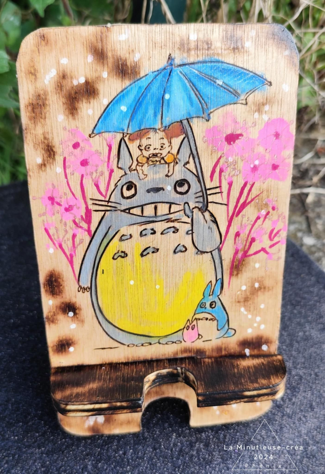 SUPPORT DE CHARGE TELEPHONE TOTORO
