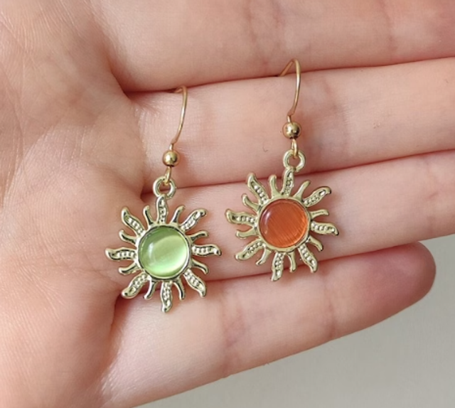 Boucles d&#039;oreilles dorées soleil