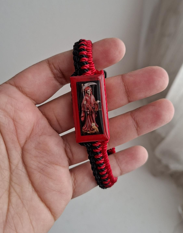 Bracelet Santa Muerte rouge tressé 