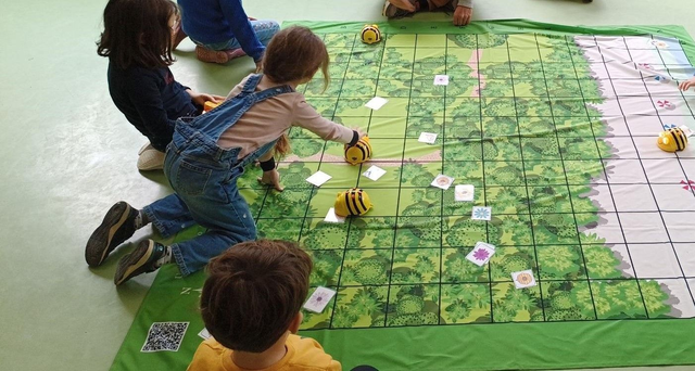 Tapis robotique 2mx2m avec cases de 15cmx15cm - Plage et forêt