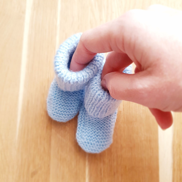 Babyslofjes lichtblauw - handgebreid