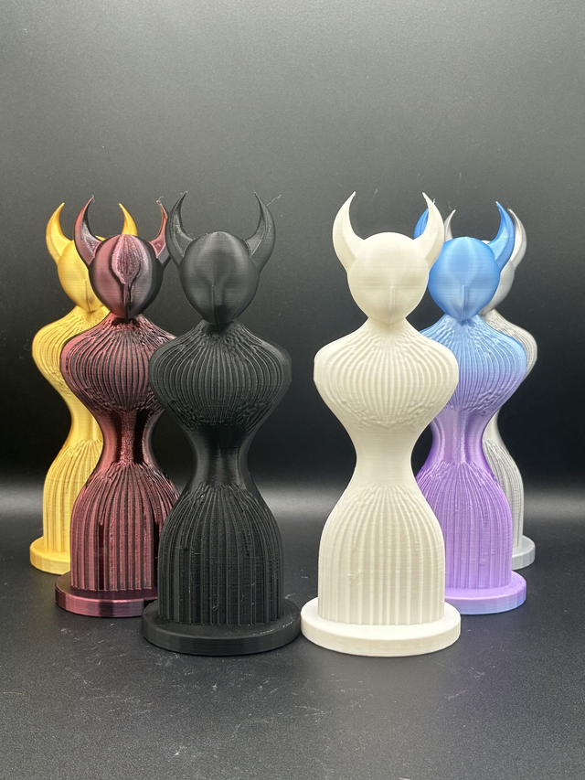 Statue moderne – Femme à la corne – Impression 3D ✨