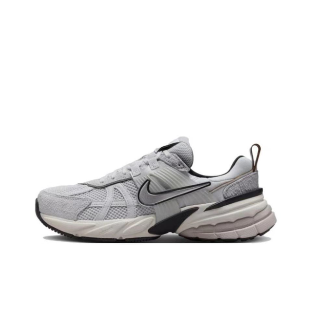 Nike V2K Run (Vendu sans la boîte )