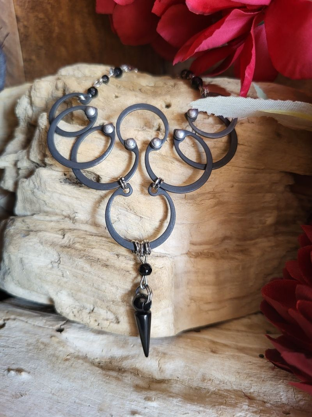 Collier "Rosace d'Acier"