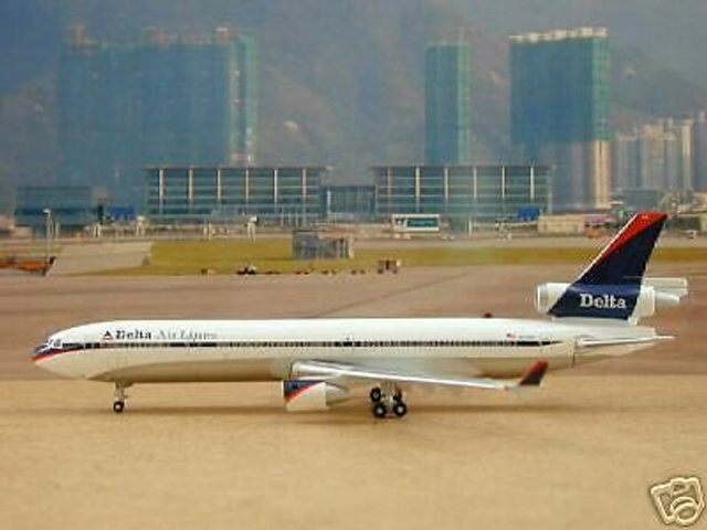 Delta Airl. MD-11 OC 1990s Interim-Scheme (N812DE), 1:400